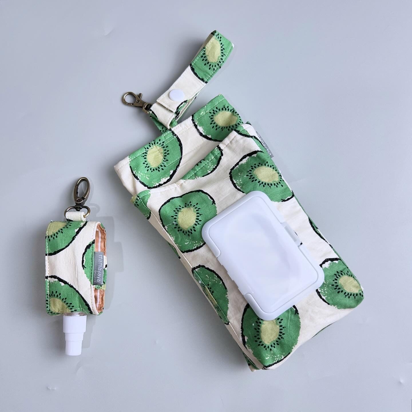 SET TISSUE POUCH 2 IN 1 & HAND SANITIZER HOLDER_A7028_KIWI