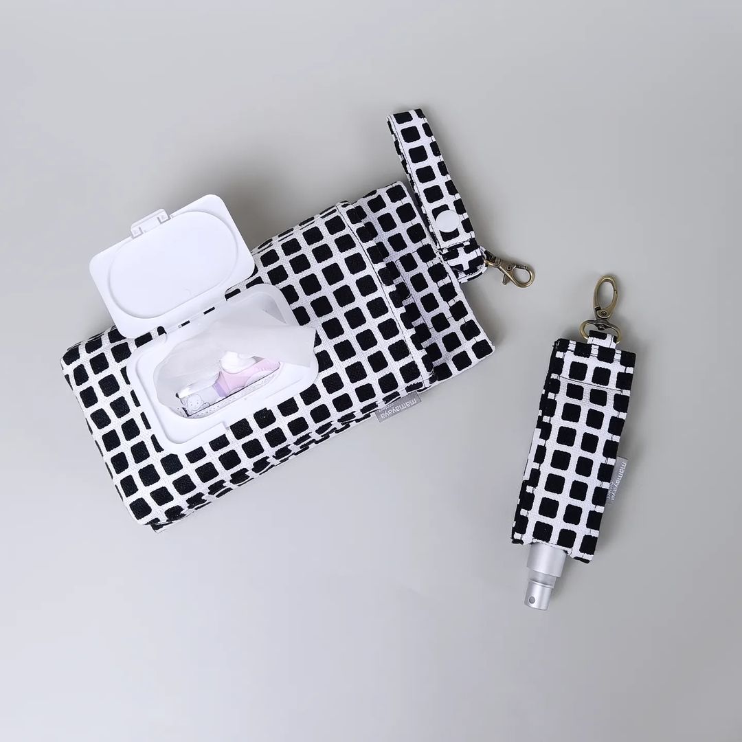 SET TISSUE POUCH & HAND SANITIZER HOLDER_C6053_BLACK SQUARE