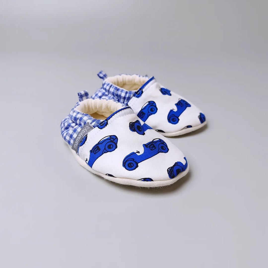 SET BABY TRAVELING | BUCKET HAT | BIBS | BABY SHOES | ARM PILLOW_A6091_FERRARI BLUE