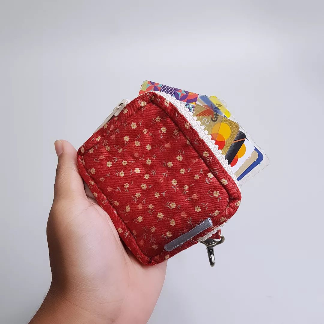 POUCH COIN_A2083QU_BUNGA MINI DASAR MERAH