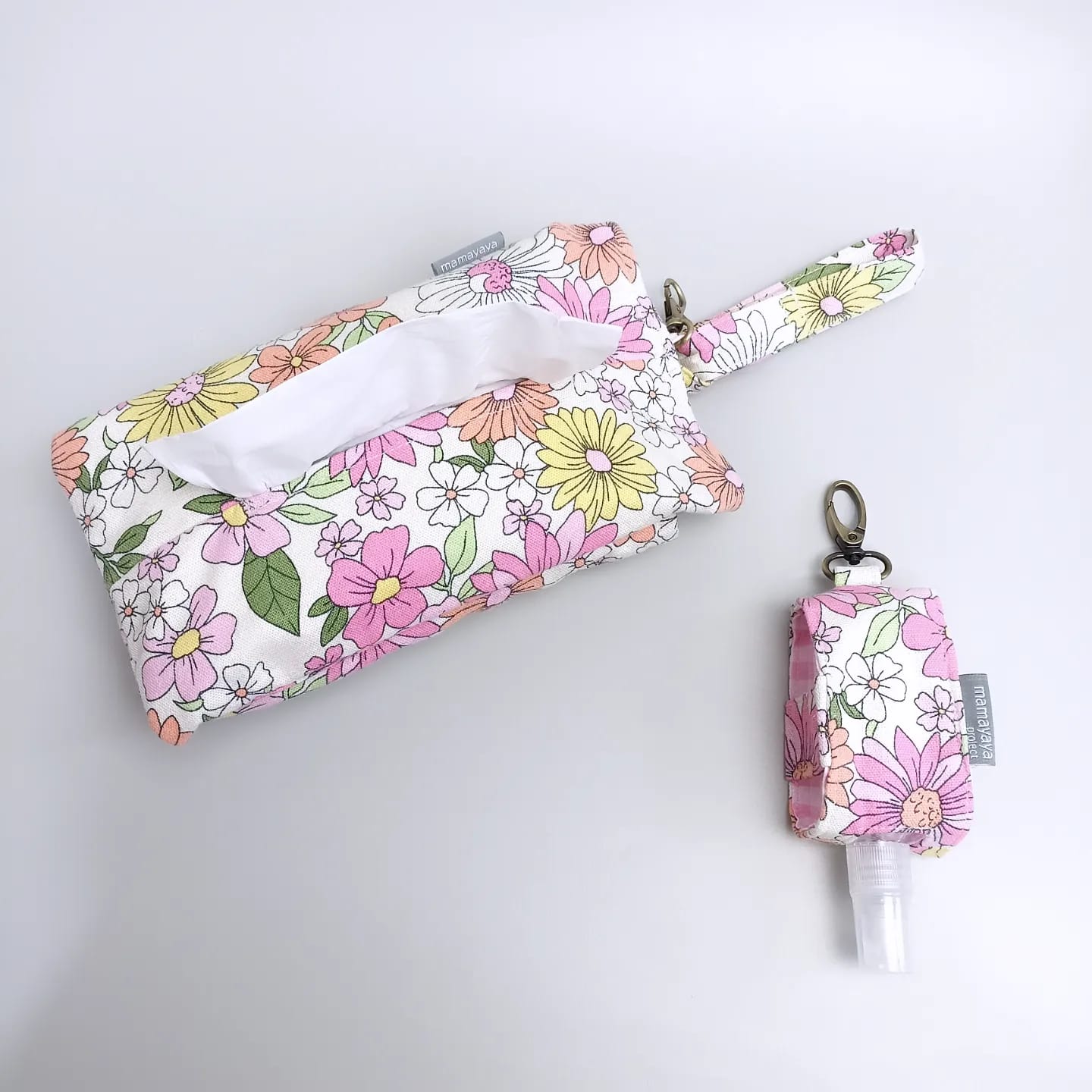 SET TISSUE POUCH & HAND SANITIZER HOLDER_C6148_CALENDULA FULLCOLOUR