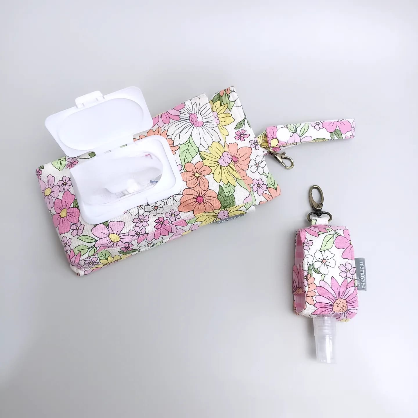 SET TISSUE POUCH & HAND SANITIZER HOLDER_C6148_CALENDULA FULLCOLOUR