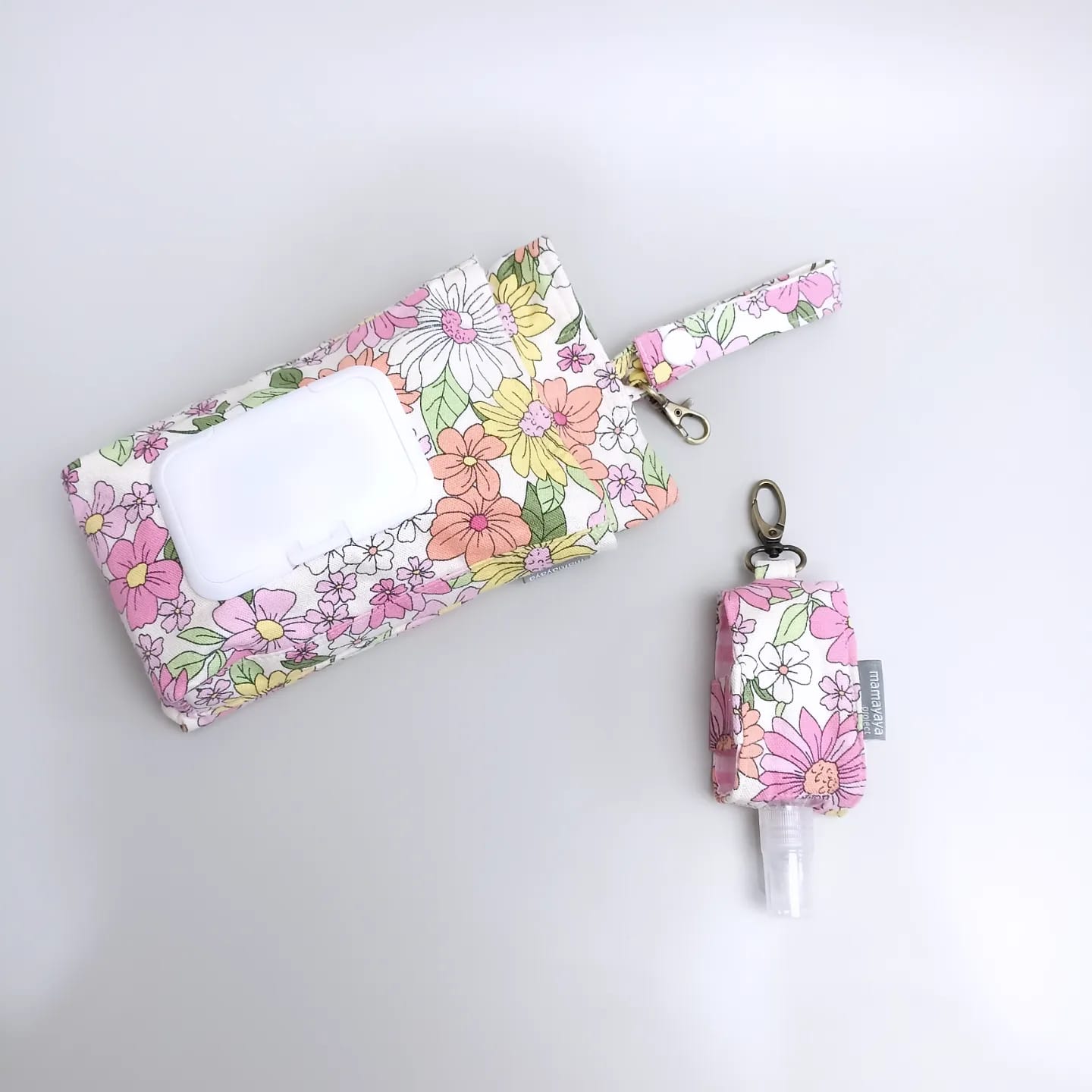 SET TISSUE POUCH & HAND SANITIZER HOLDER_C6148_CALENDULA FULLCOLOUR