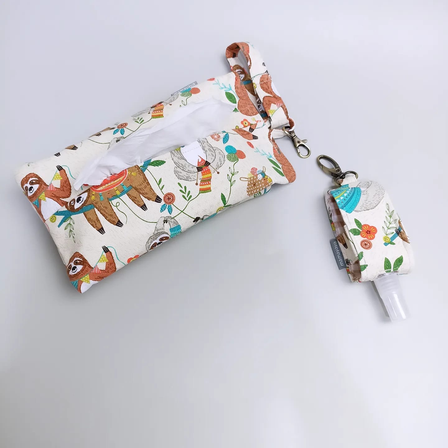 SET TISSUE POUCH & HAND SANITIZER HOLDER_C6179_ANIMAL SLOTH CREAM