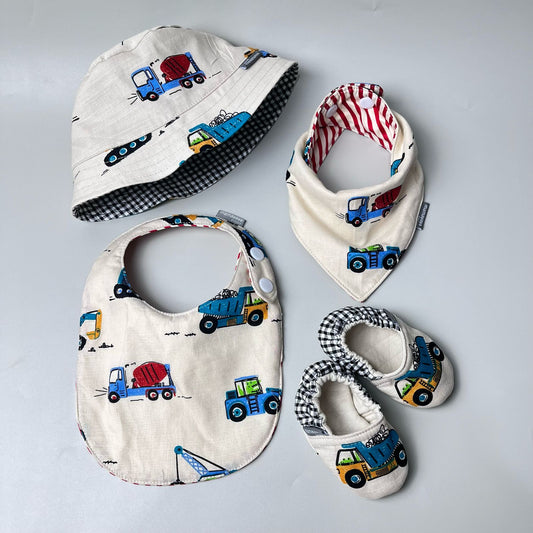 SET BABY | BUCKET HAT | BIBS | BABY SHOES_A7265_TRUCK