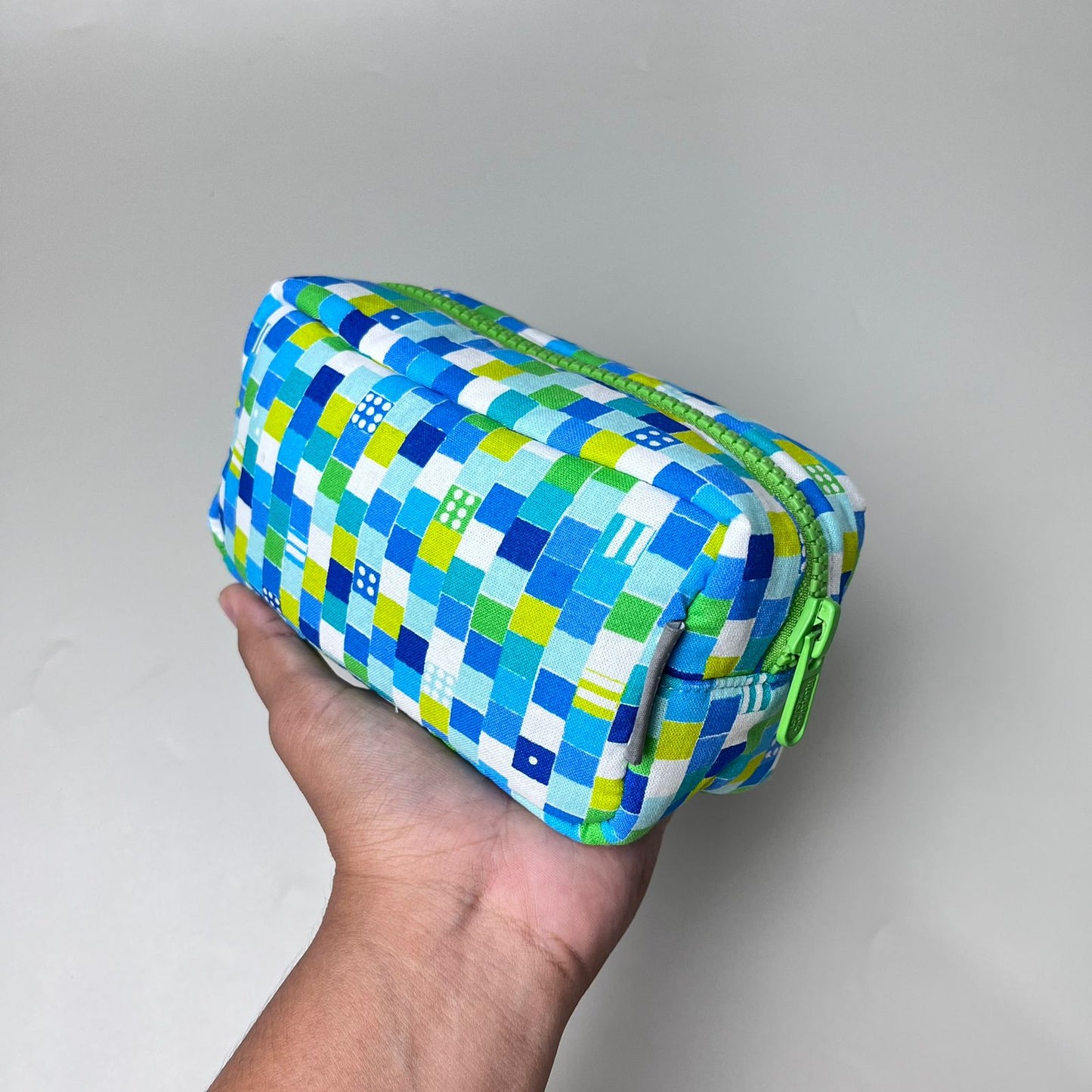 POUCH MEDIUM_C7057_DADU BIRU