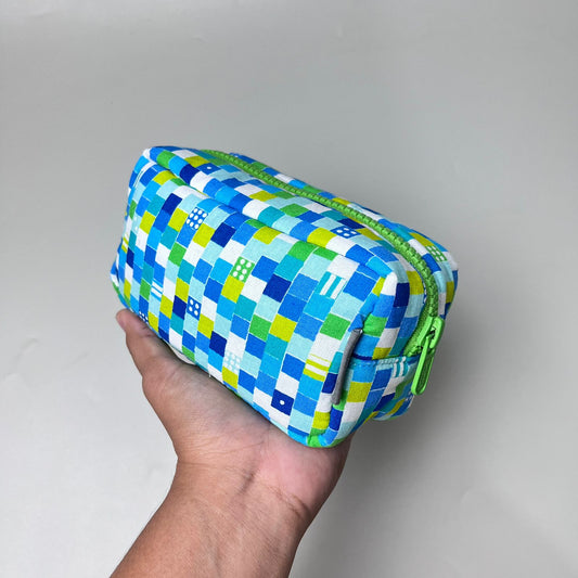 POUCH MEDIUM_C7057_DADU BIRU