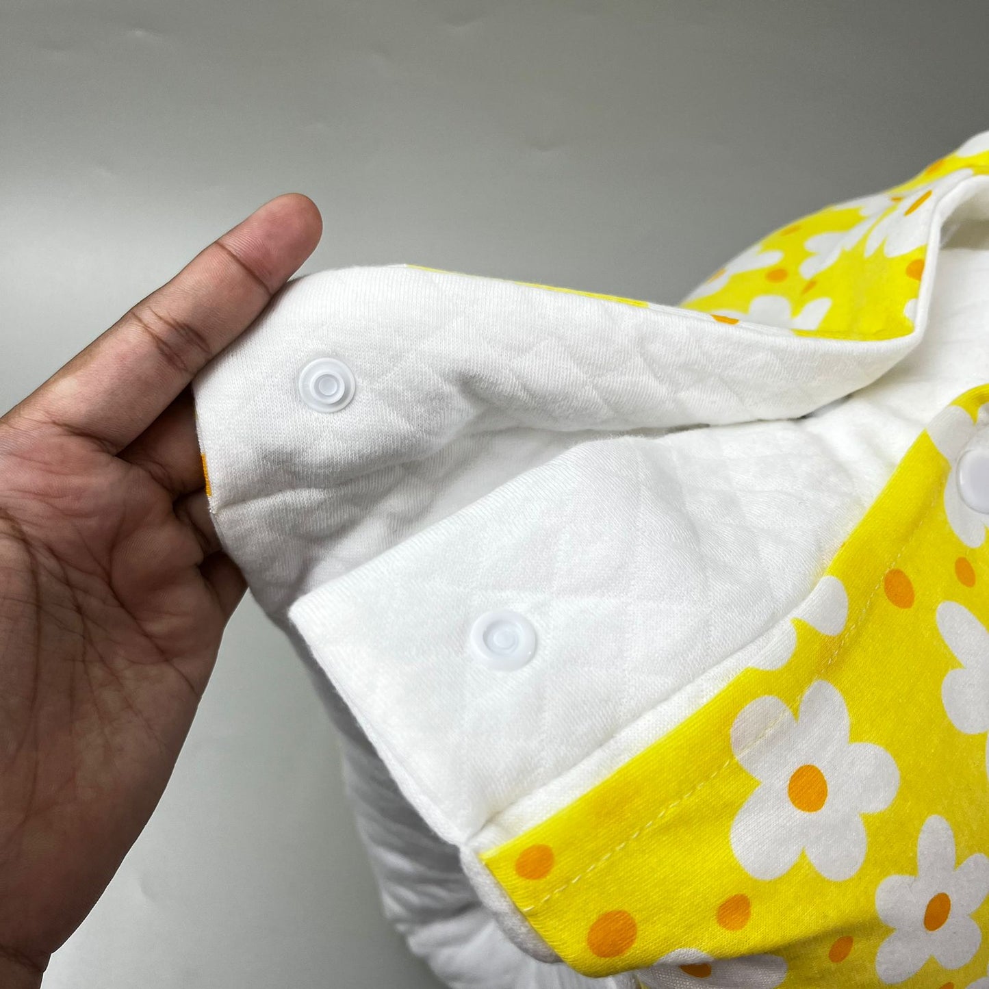 TRAVEL NURSING ARM PILLOW_⁠B7280_DAISY KUNING