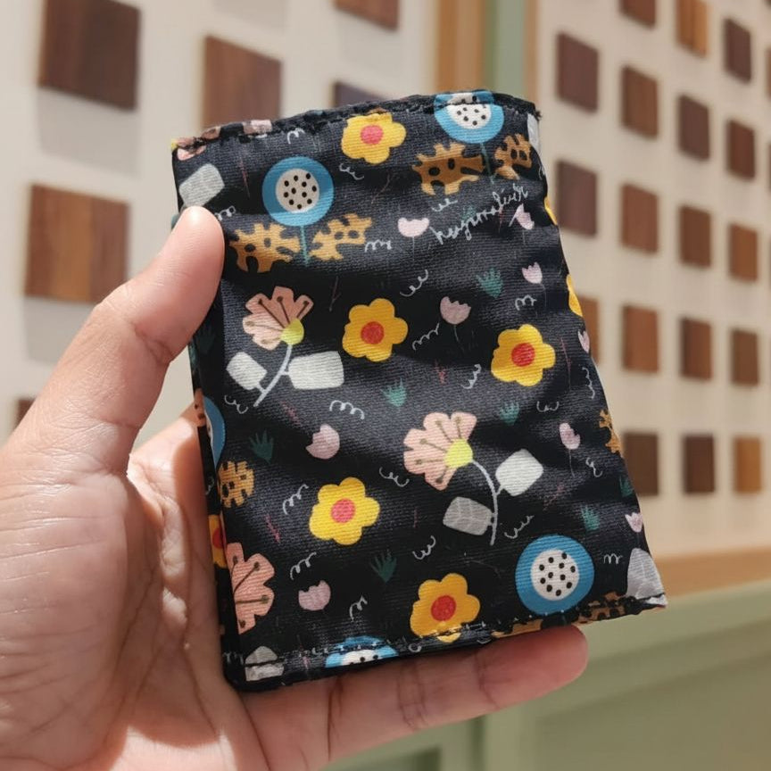 CARD HOLDER_BLOOMS BLACK