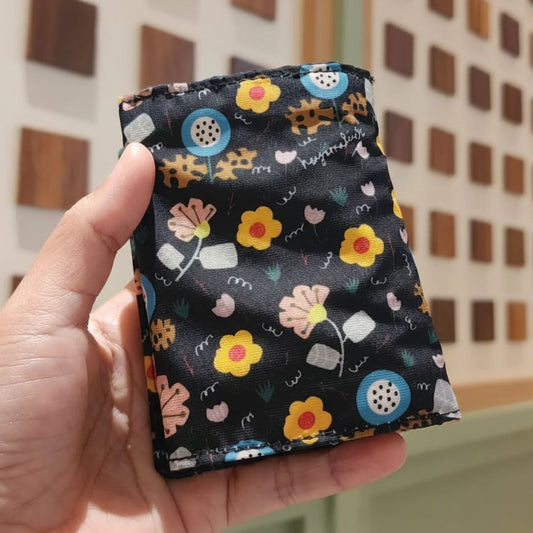 CARD HOLDER_BLOOMS BLACK