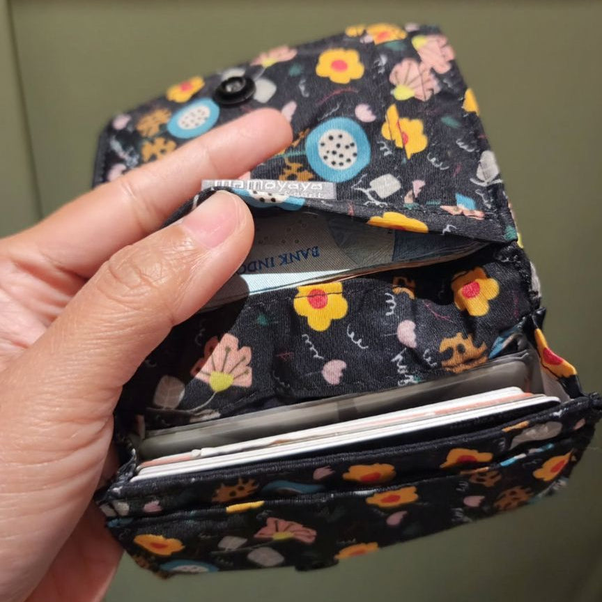 CARD HOLDER_BLOOMS BLACK