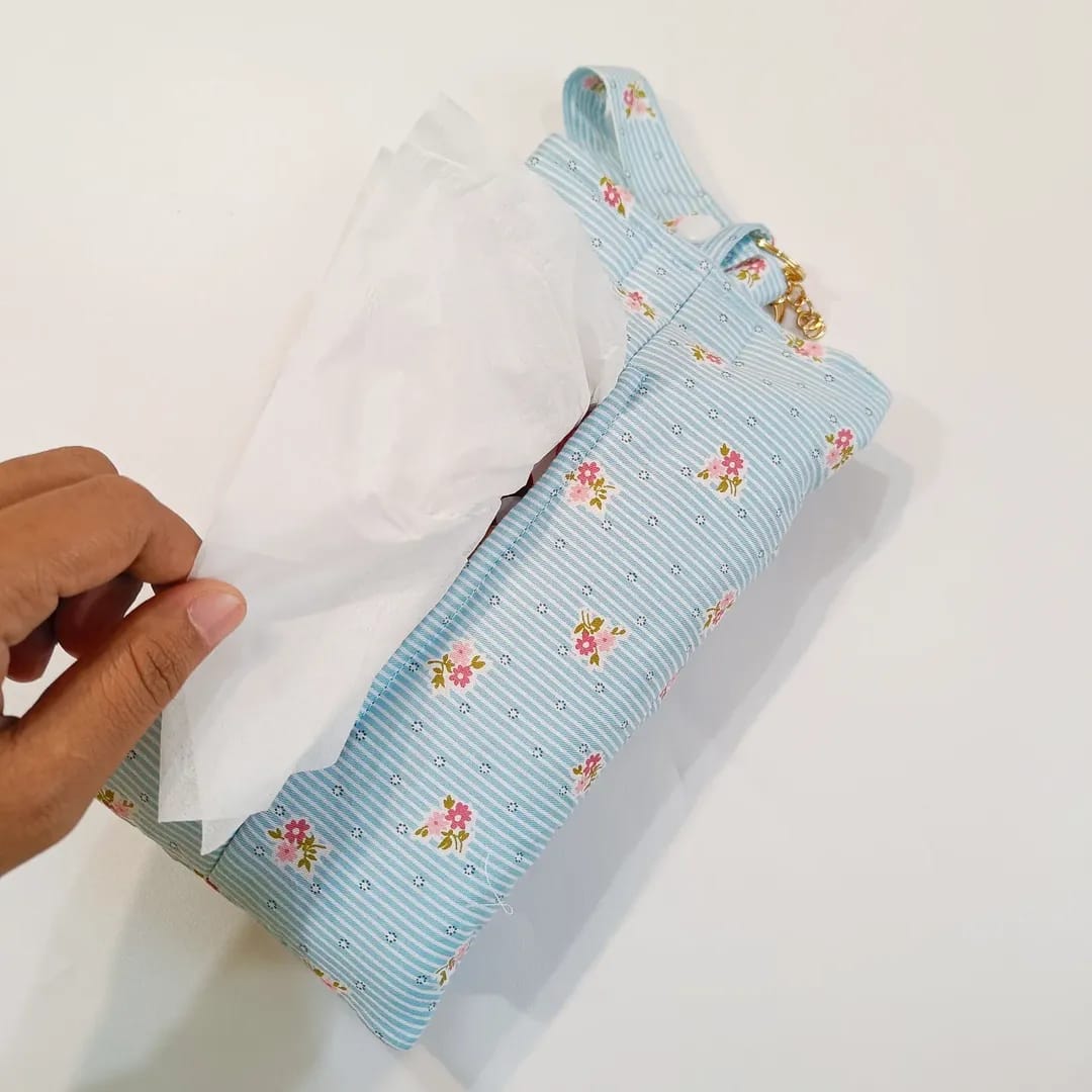 TISSUE POUCH 2 IN 1_BUNGA GARIS BIRU