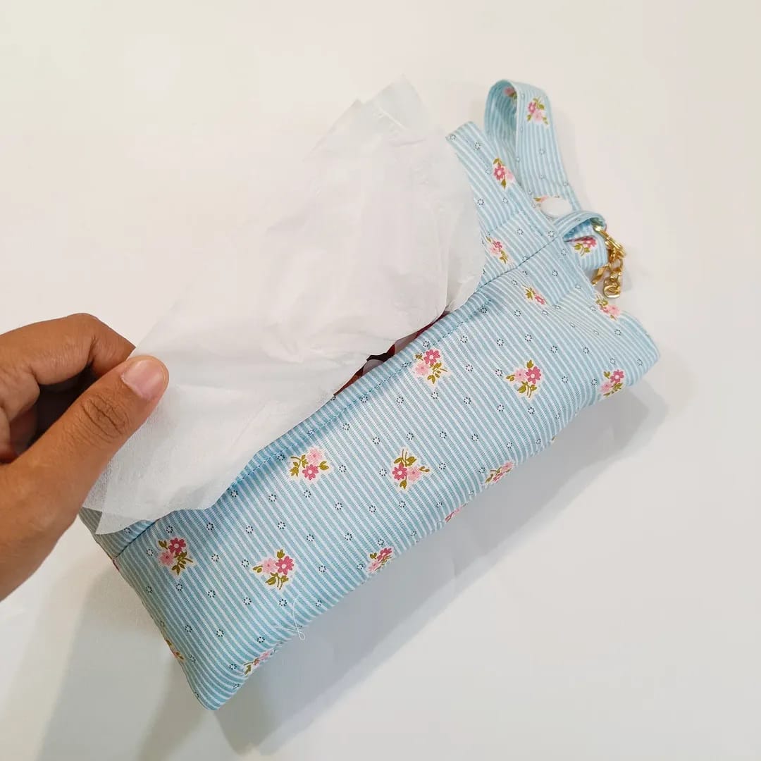 TISSUE POUCH 2 IN 1_BUNGA GARIS BIRU