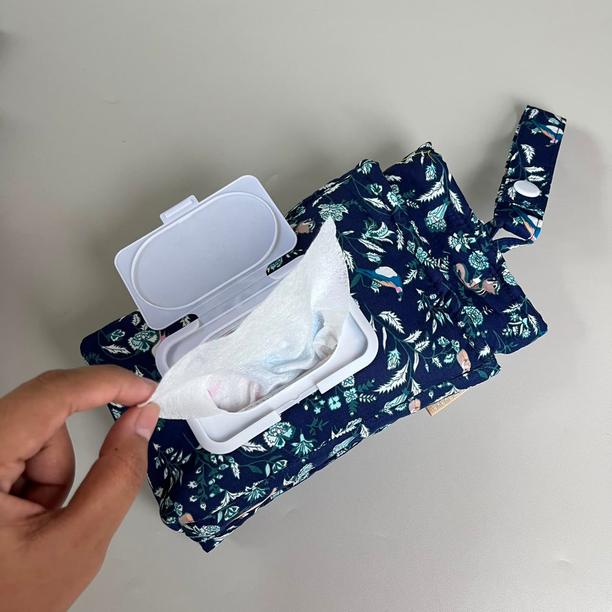 TISSUE POUCH 2 IN 1_BUNGA NAVY