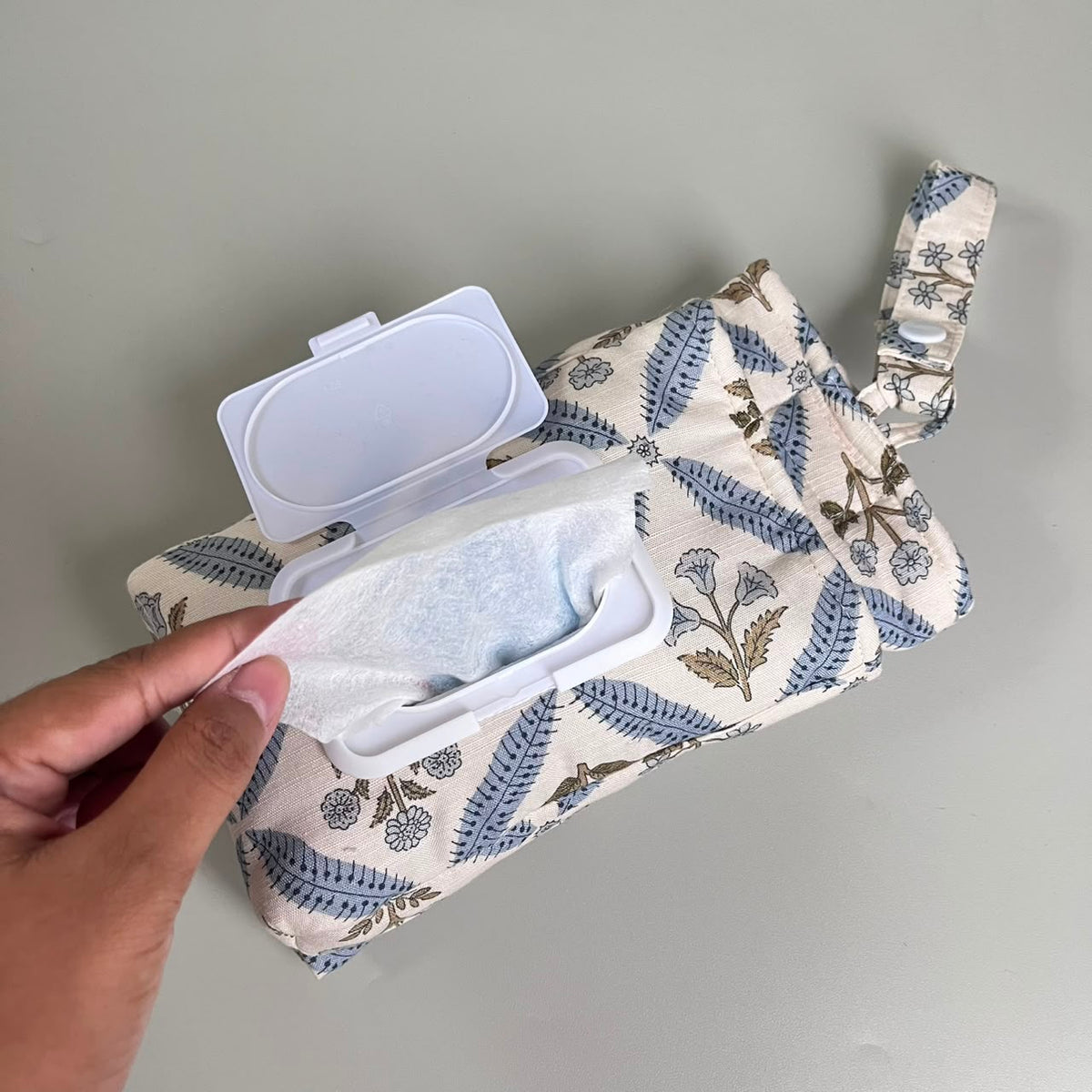 TISSUE POUCH 2 IN 1_DAUN VINTAGE BIRU