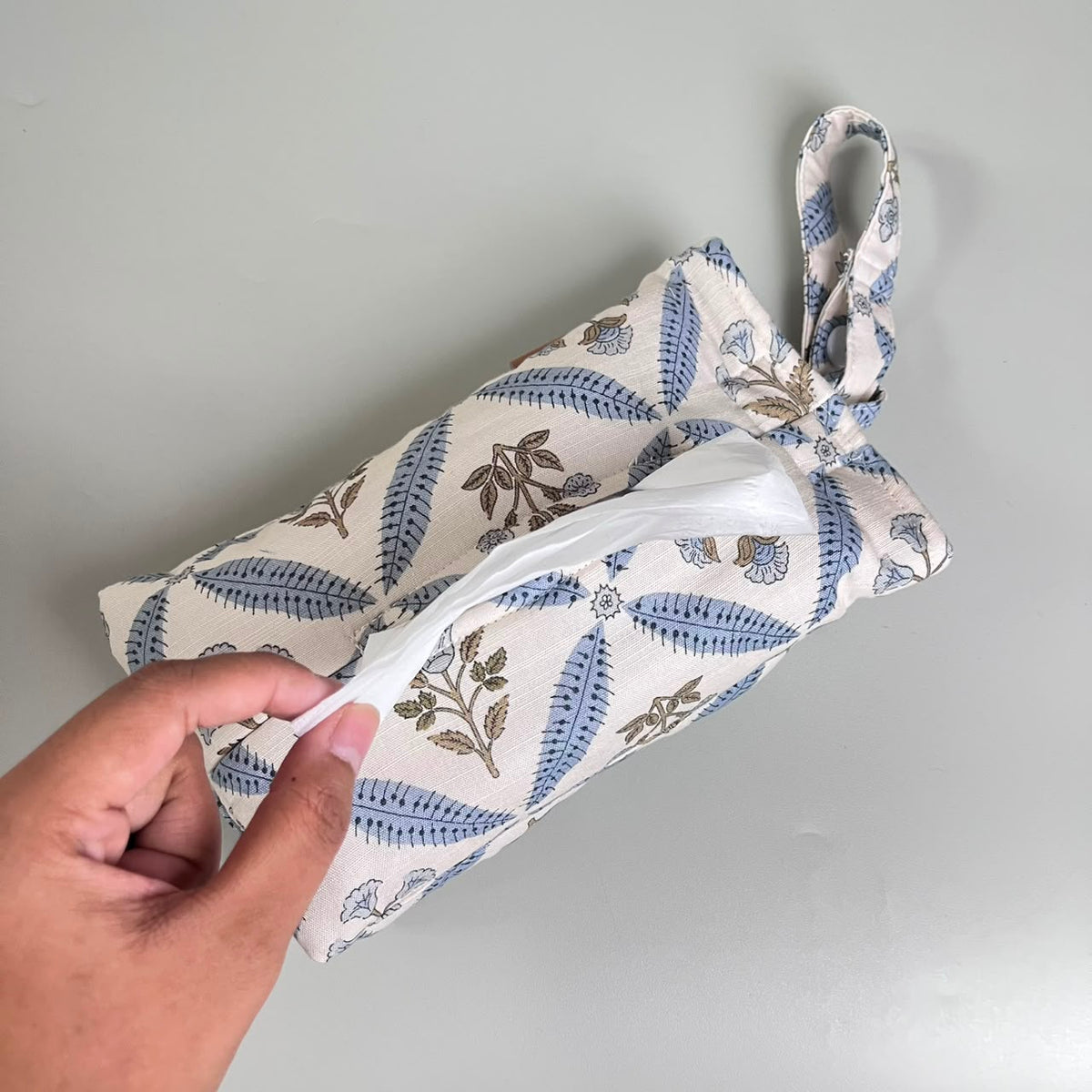TISSUE POUCH 2 IN 1_DAUN VINTAGE BIRU
