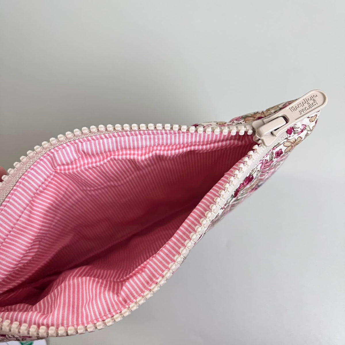 SLIM POUCH_ANEMONE MERAH