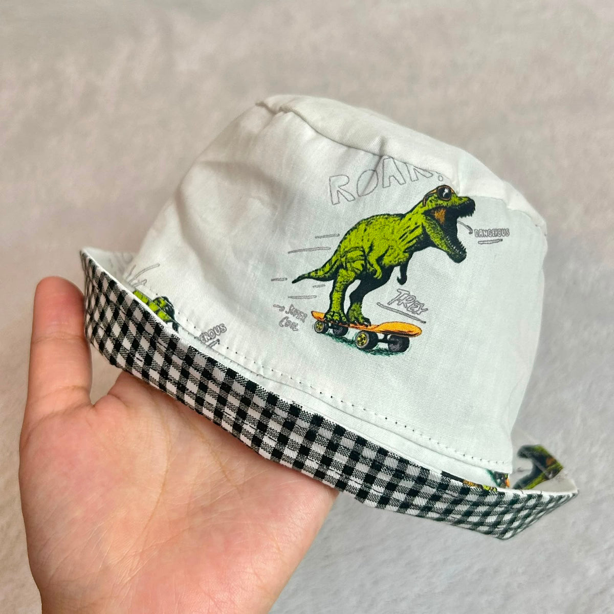 BUCKET HAT_DINO PUTIH_42