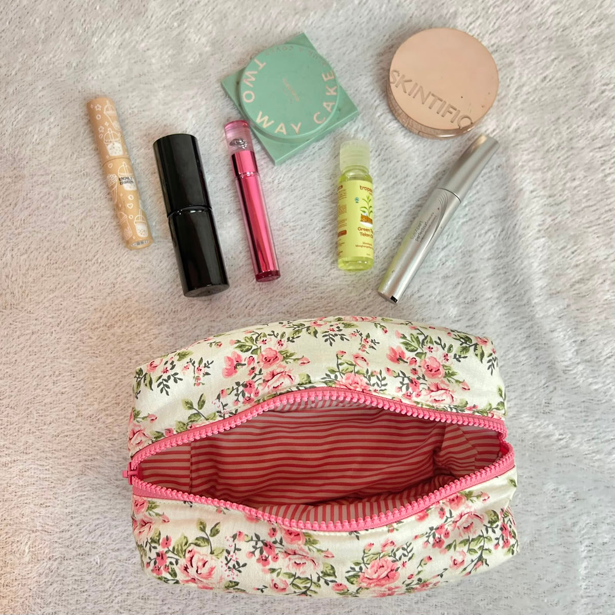 COSMETIC POUCH PUFFY_ROSE DASAR BW