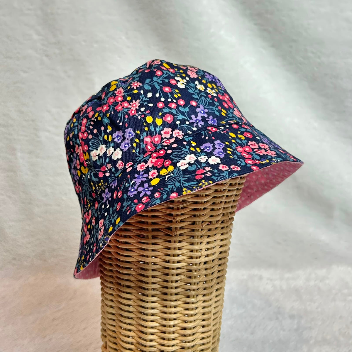 BUCKET HAT_DAFFODILS NAVY_56