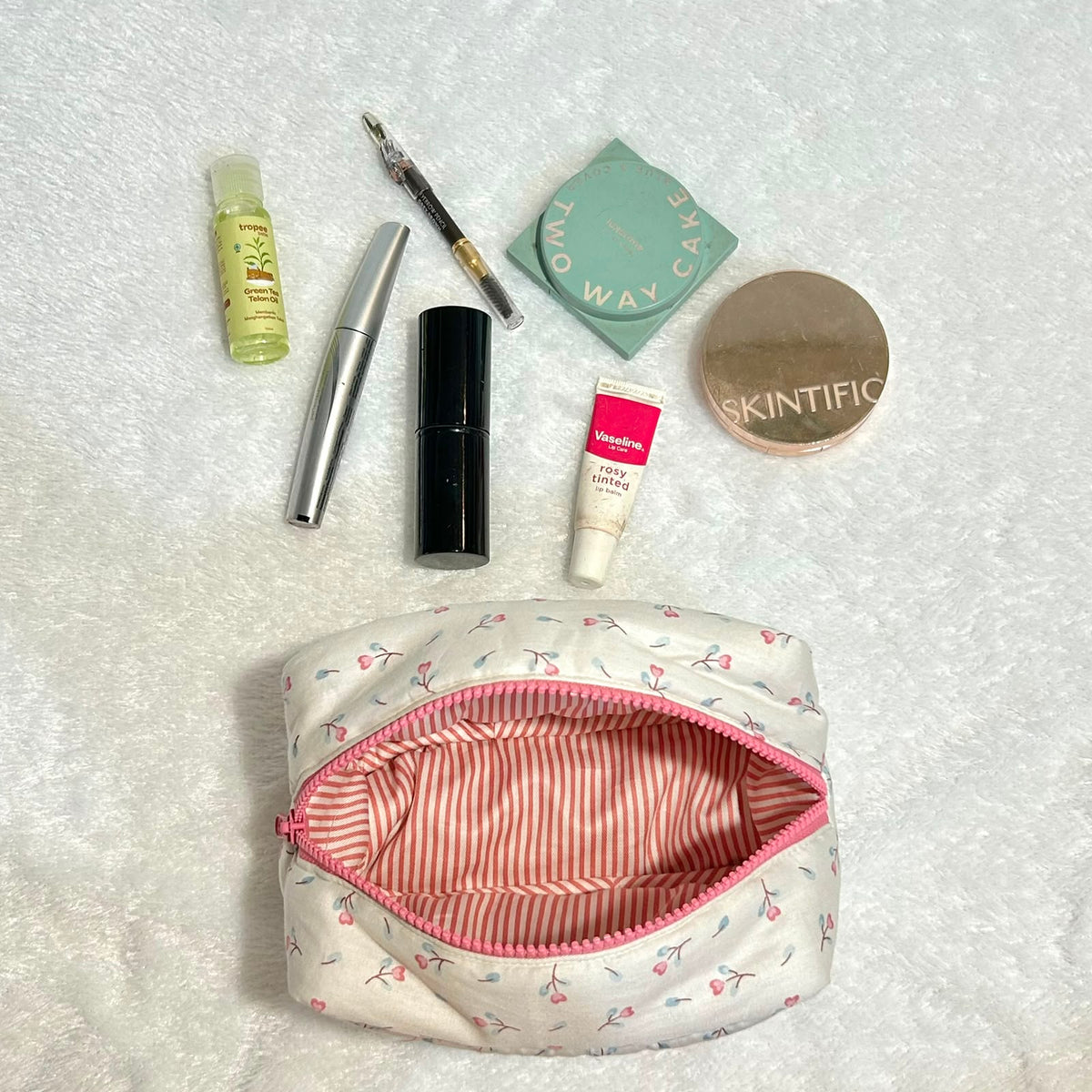 COSMETIC POUCH PUFFY_TULIP PUTIH