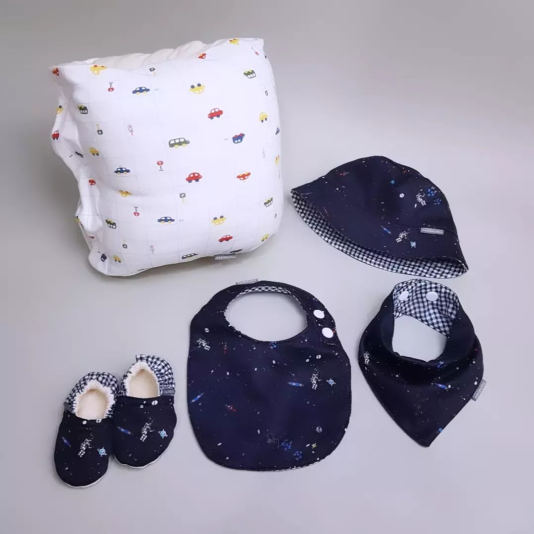 SET BABY TRAVELING | BUCKET HAT | BIBS | BABY SHOES | ARM PILLOW_A6126_GALAXY NAVY