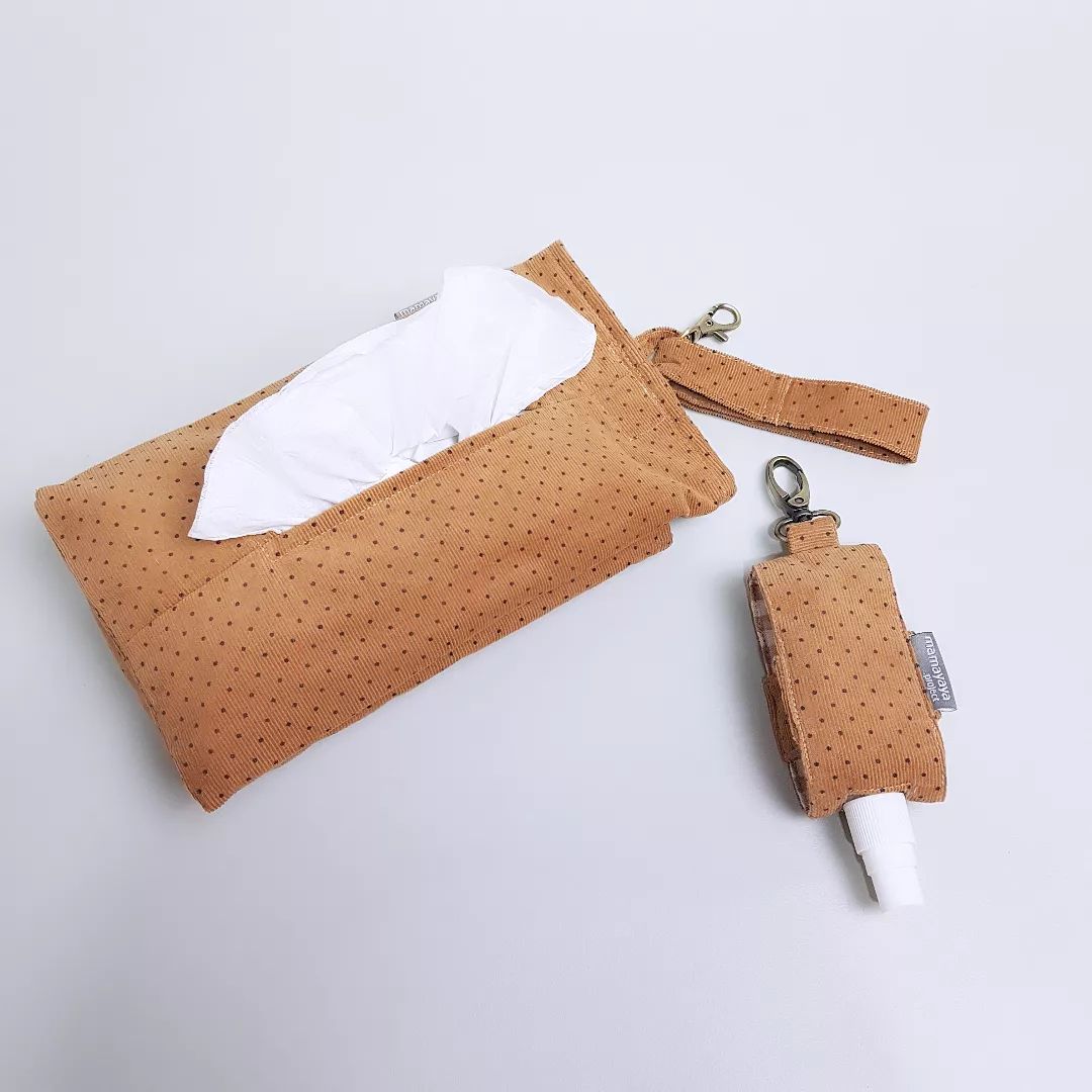 SET TISSUE POUCH & HAND SANITIZER HOLDER_C6150_CORDUROY POLKA COKLAT