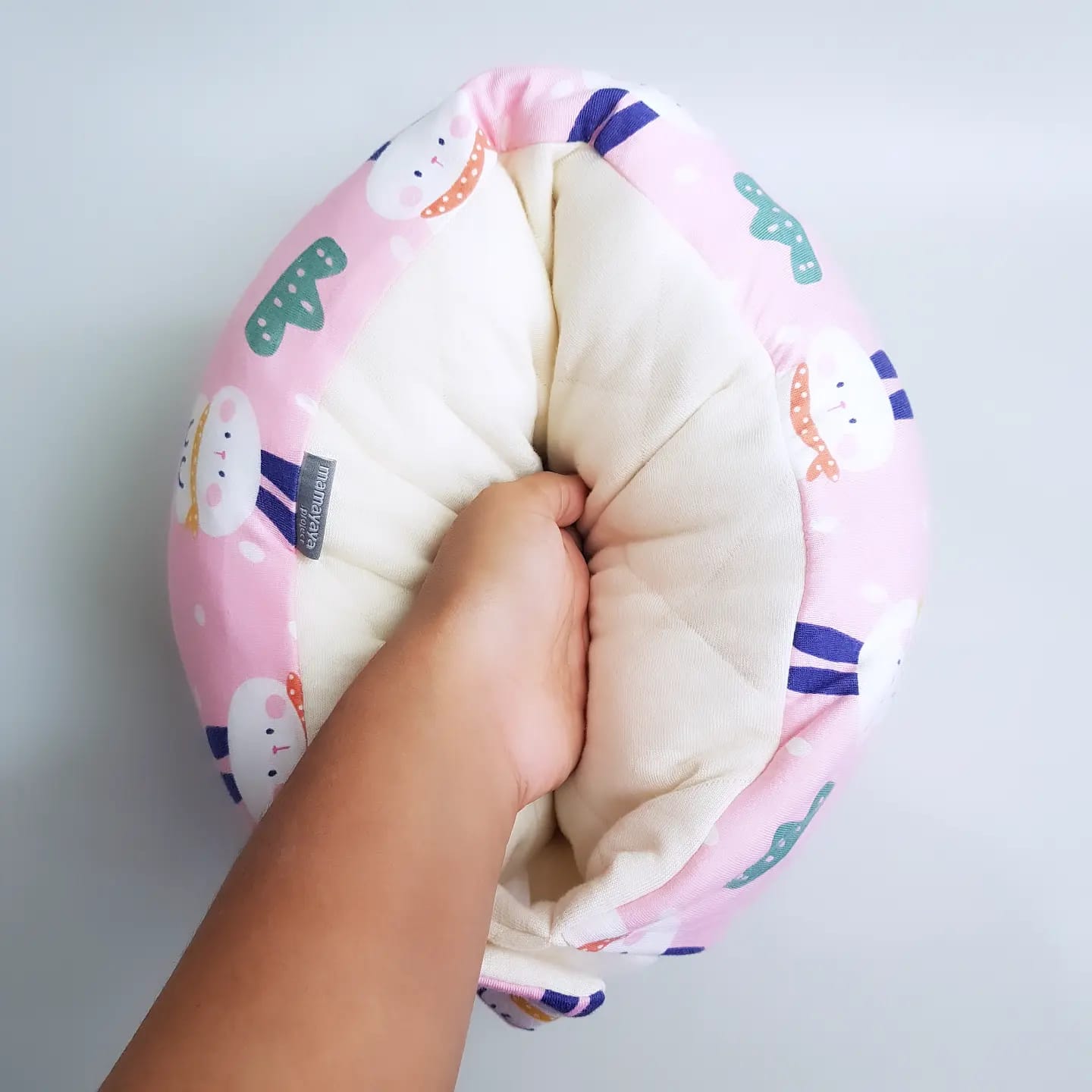 TRAVEL NURSING ARM PILLOW_B6167_KELINCI DAISY PINK