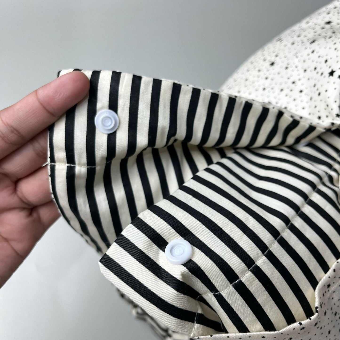 TRAVEL NURSING ARM PILLOW_⁠A7013_MINI BINTANG DASAR PUTIH