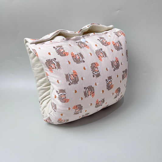 TRAVEL NURSING ARM PILLOW_⁠B7284_RACOON COKLAT (KAOS)