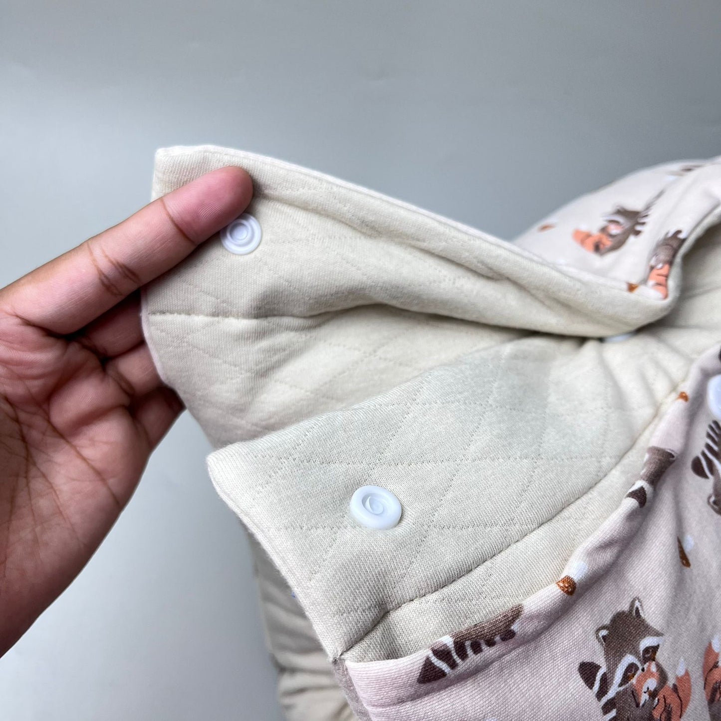 TRAVEL NURSING ARM PILLOW_⁠B7284_RACOON COKLAT