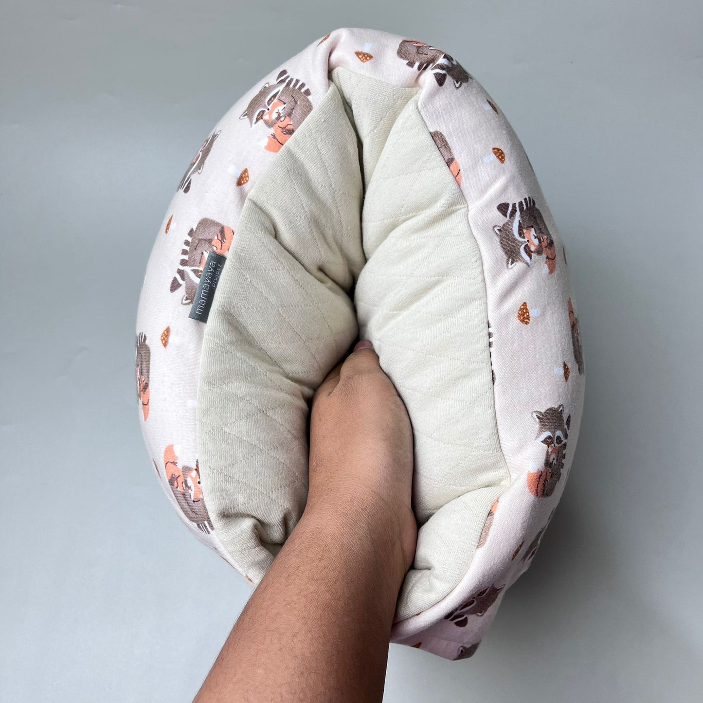 TRAVEL NURSING ARM PILLOW_⁠B7284_RACOON COKLAT