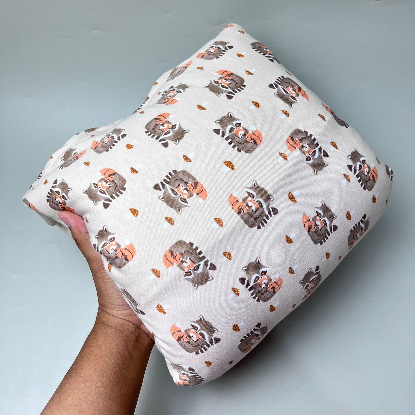 TRAVEL NURSING ARM PILLOW_⁠B7284_RACOON COKLAT