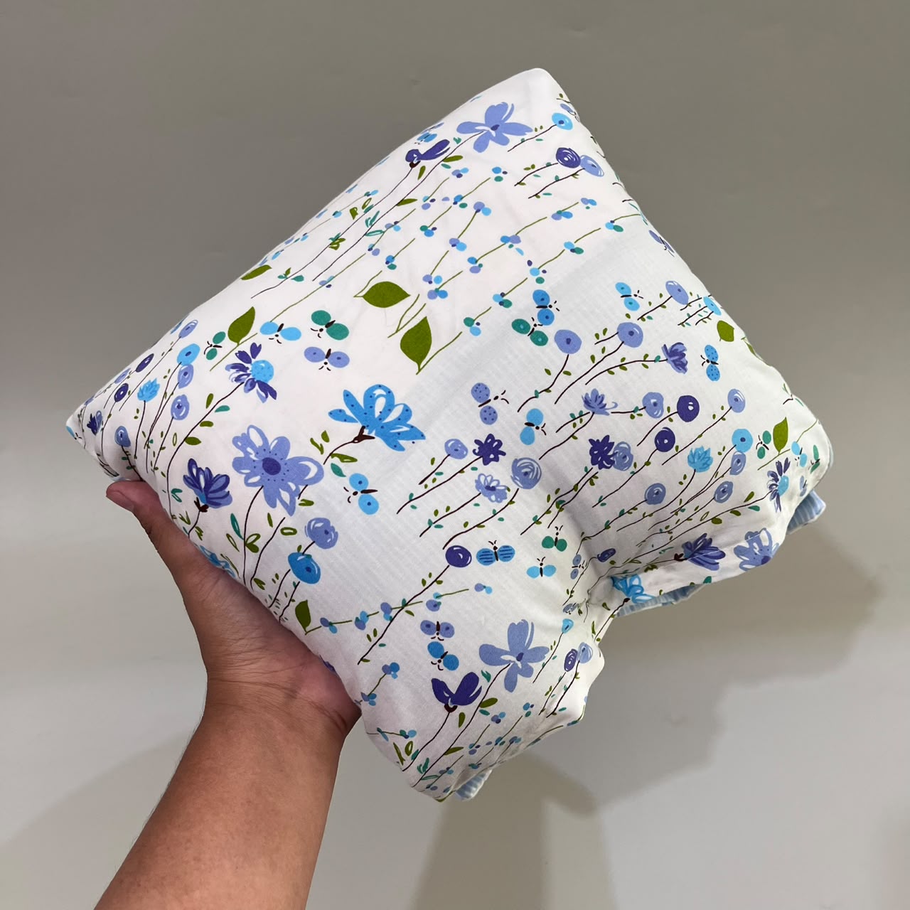 TRAVEL NURSING ARM PILLOW_BUNGA BALON BIRU (KATUN)