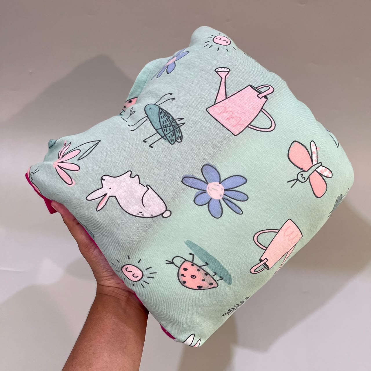 TRAVEL NURSING ARM PILLOW_KELINCI TOSCA EMBOS PINK (KAOS)
