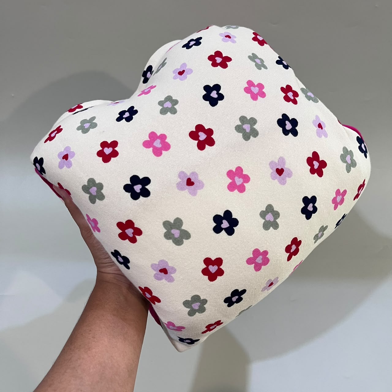 TRAVEL NURSING ARM PILLOW_DAISY FUSHIA (KAOS)