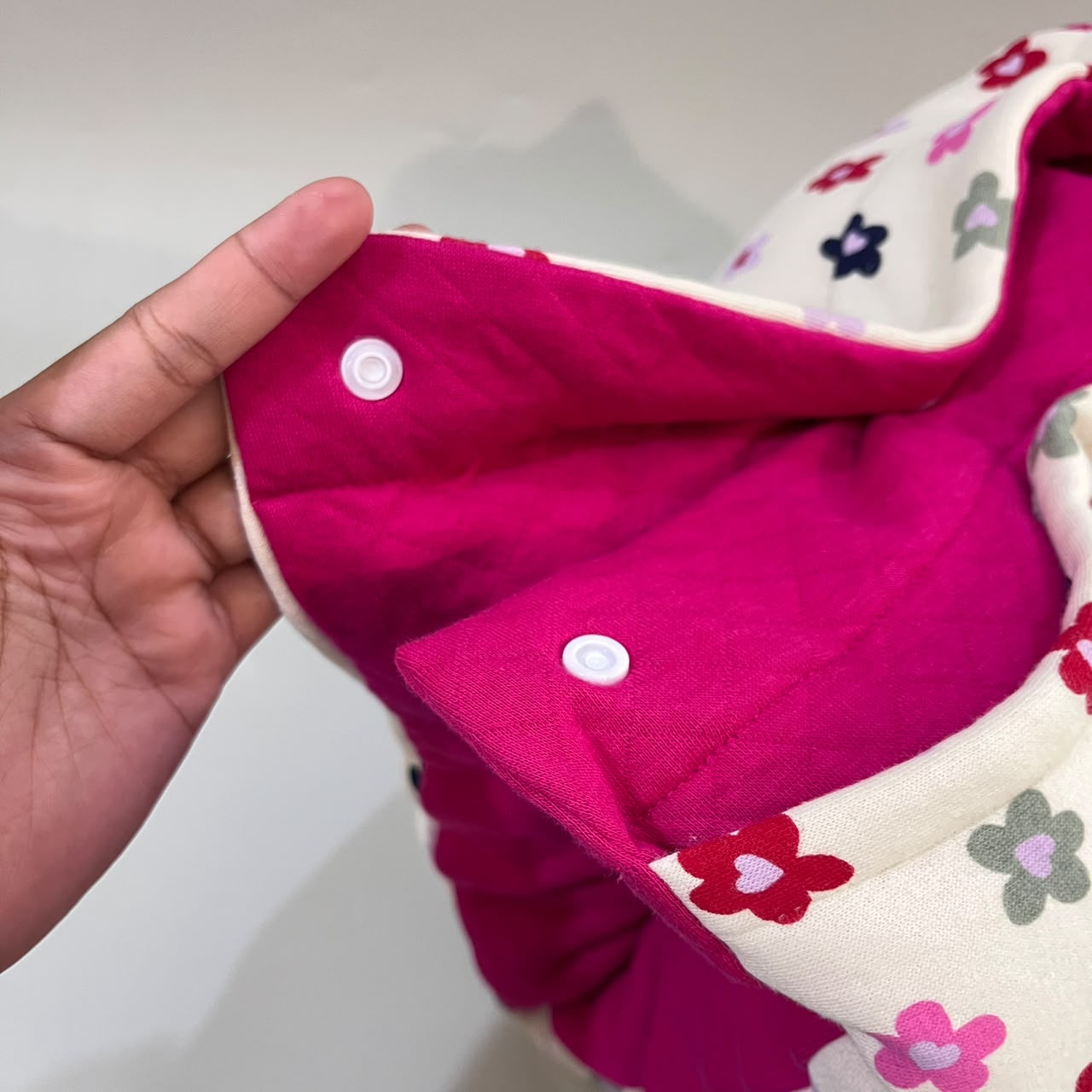 TRAVEL NURSING ARM PILLOW_DAISY FUSHIA (KAOS)