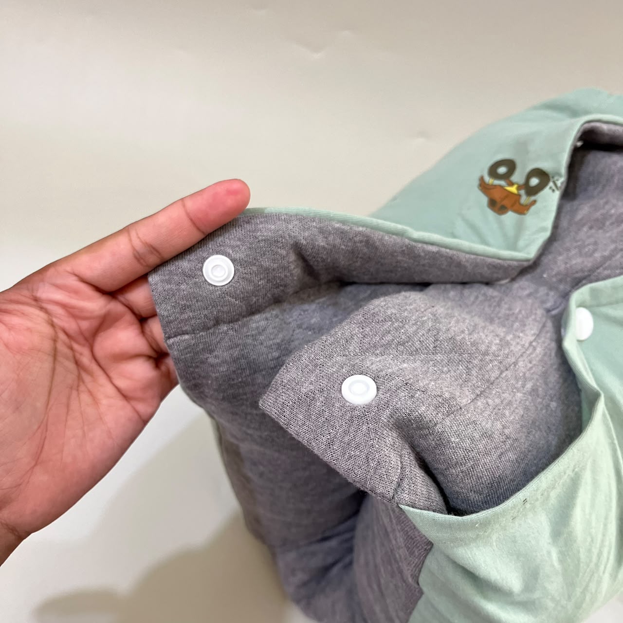 TRAVEL NURSING ARM PILLOW_MOBIL HIJAU (KAOS)