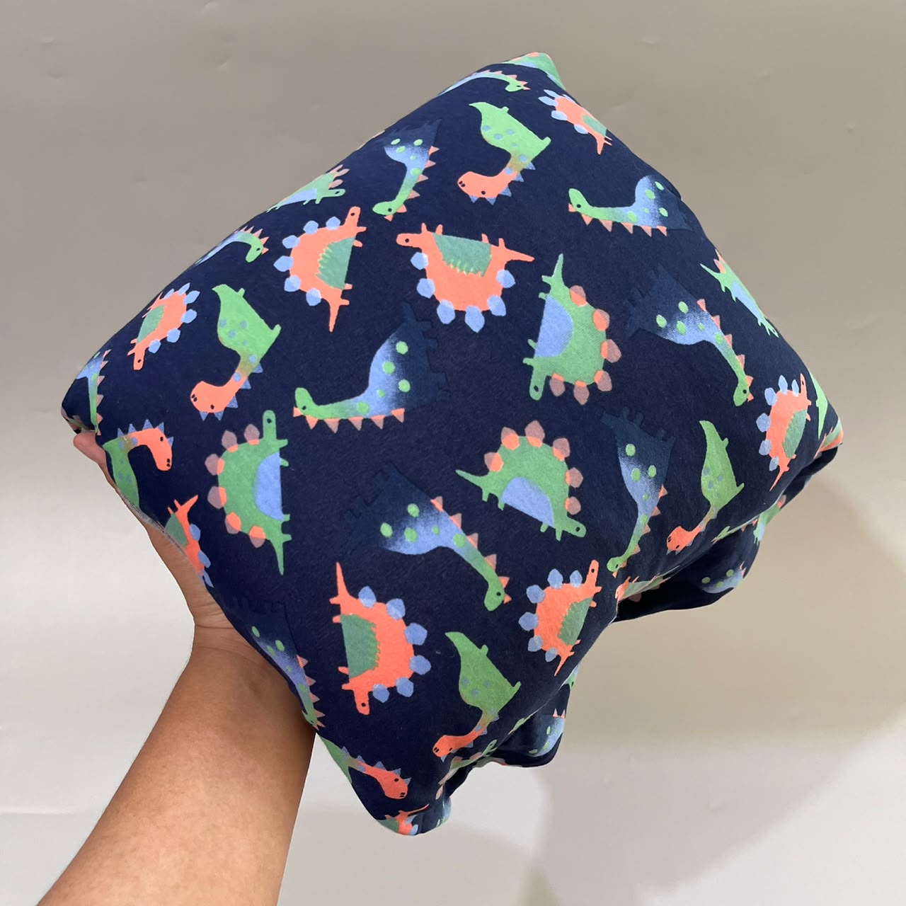 TRAVEL NURSING ARM PILLOW_DINO NAVY (KAOS)