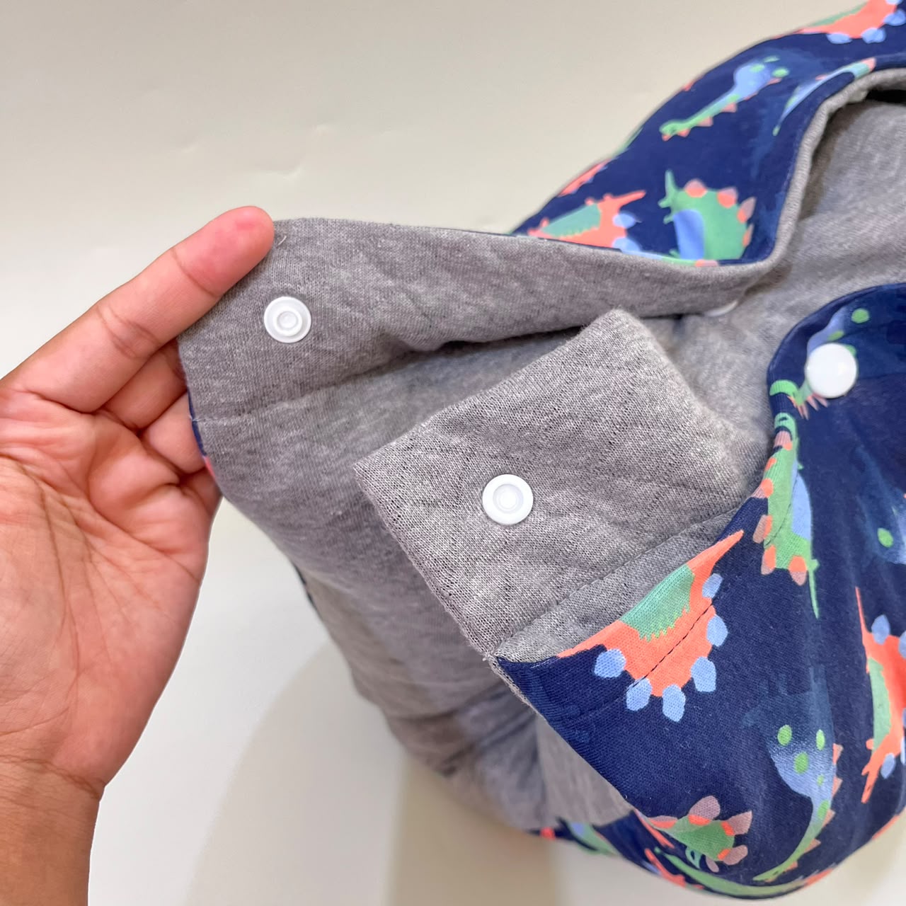 TRAVEL NURSING ARM PILLOW_DINO NAVY (KAOS)
