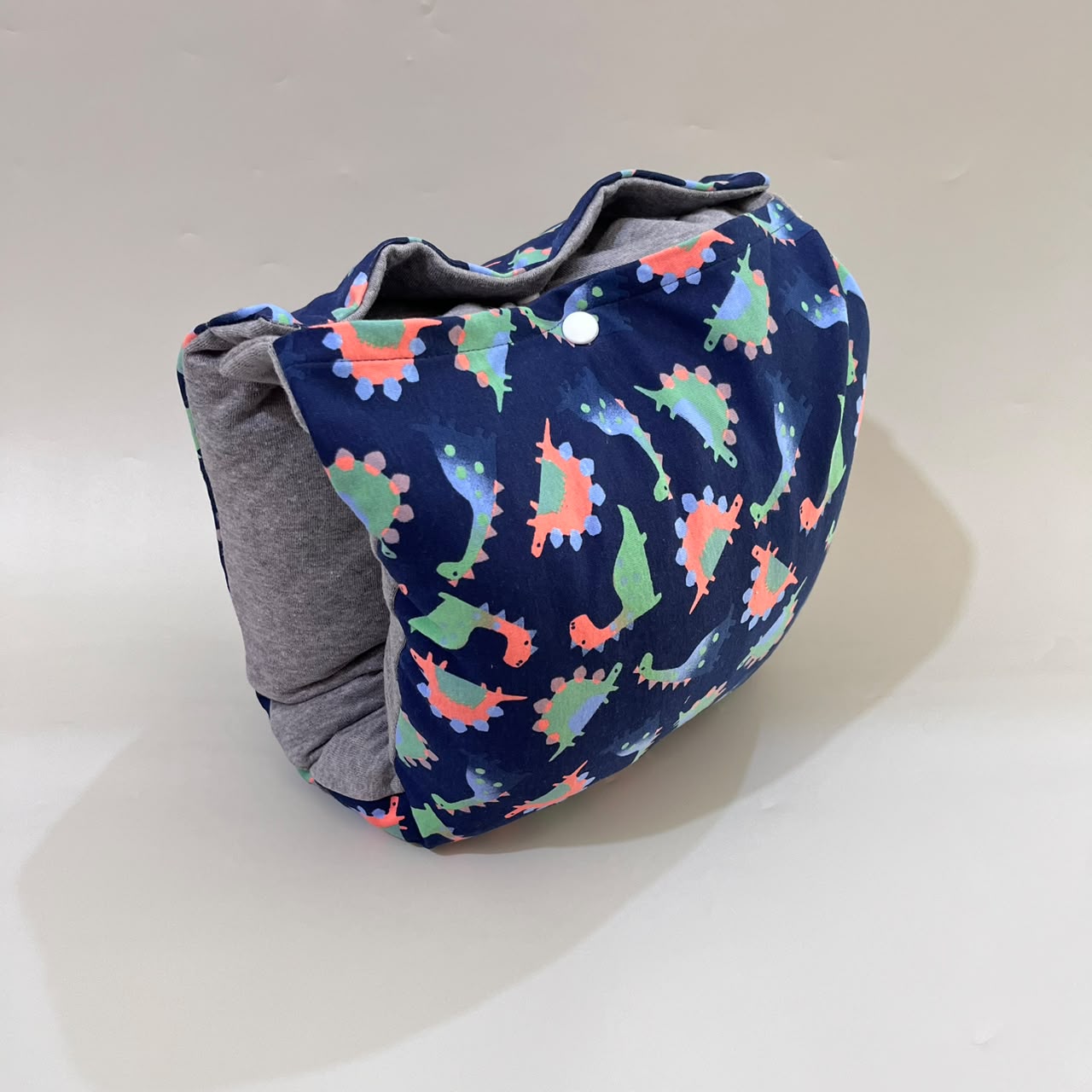 TRAVEL NURSING ARM PILLOW_DINO NAVY (KAOS)