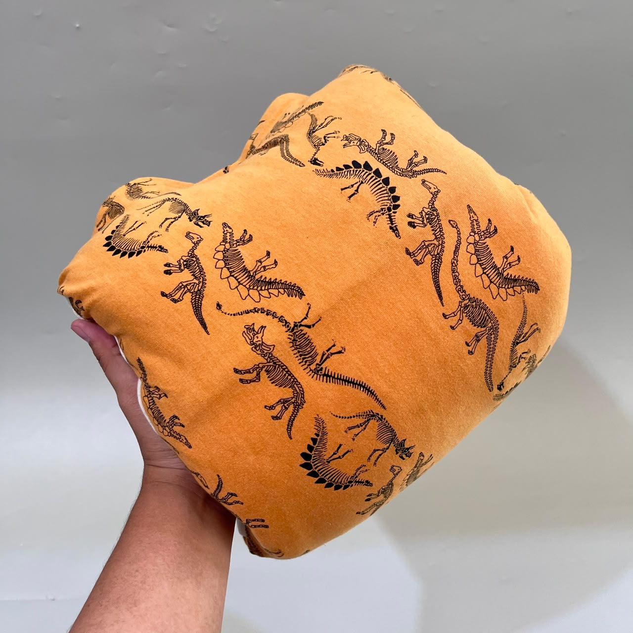 TRAVEL NURSING ARM PILLOW_DINO KUNING (KAOS)