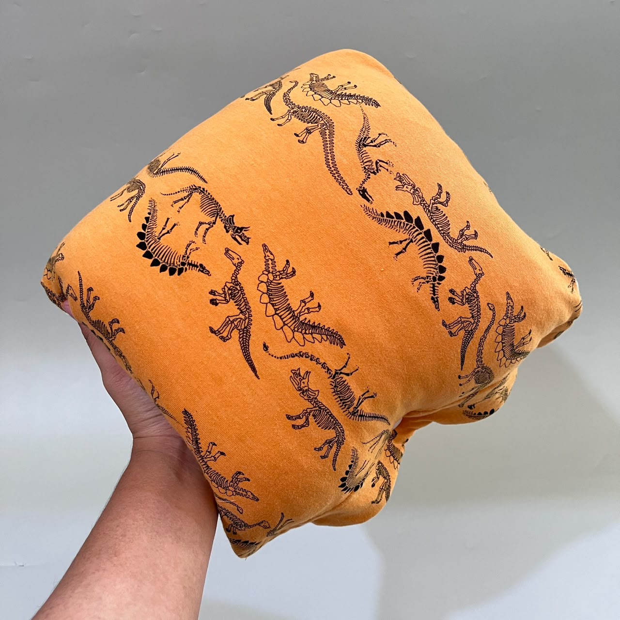 TRAVEL NURSING ARM PILLOW_DINO KUNING (KAOS)