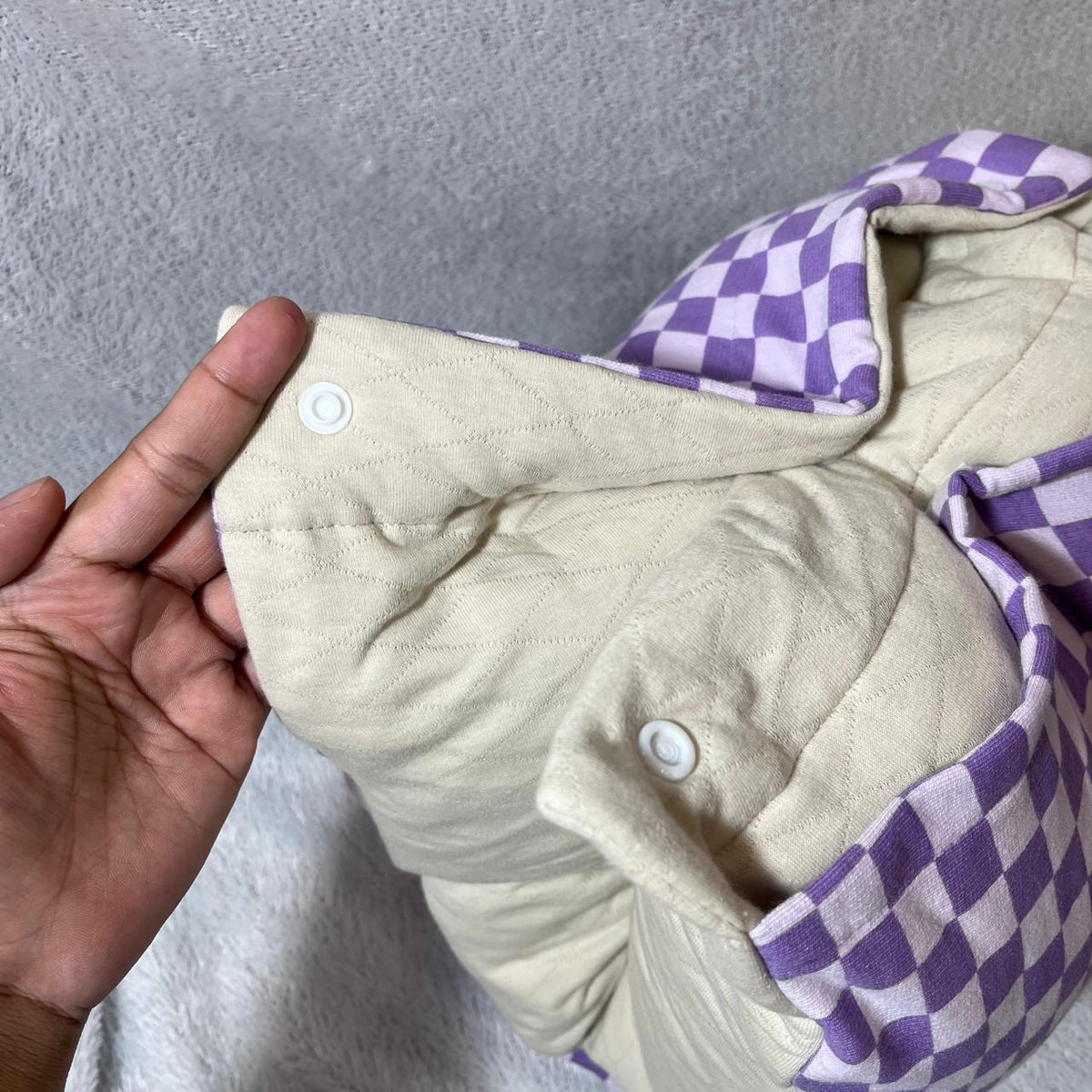TRAVEL NURSING ARM PILLOW_KOTAK UNGU (KAOS)