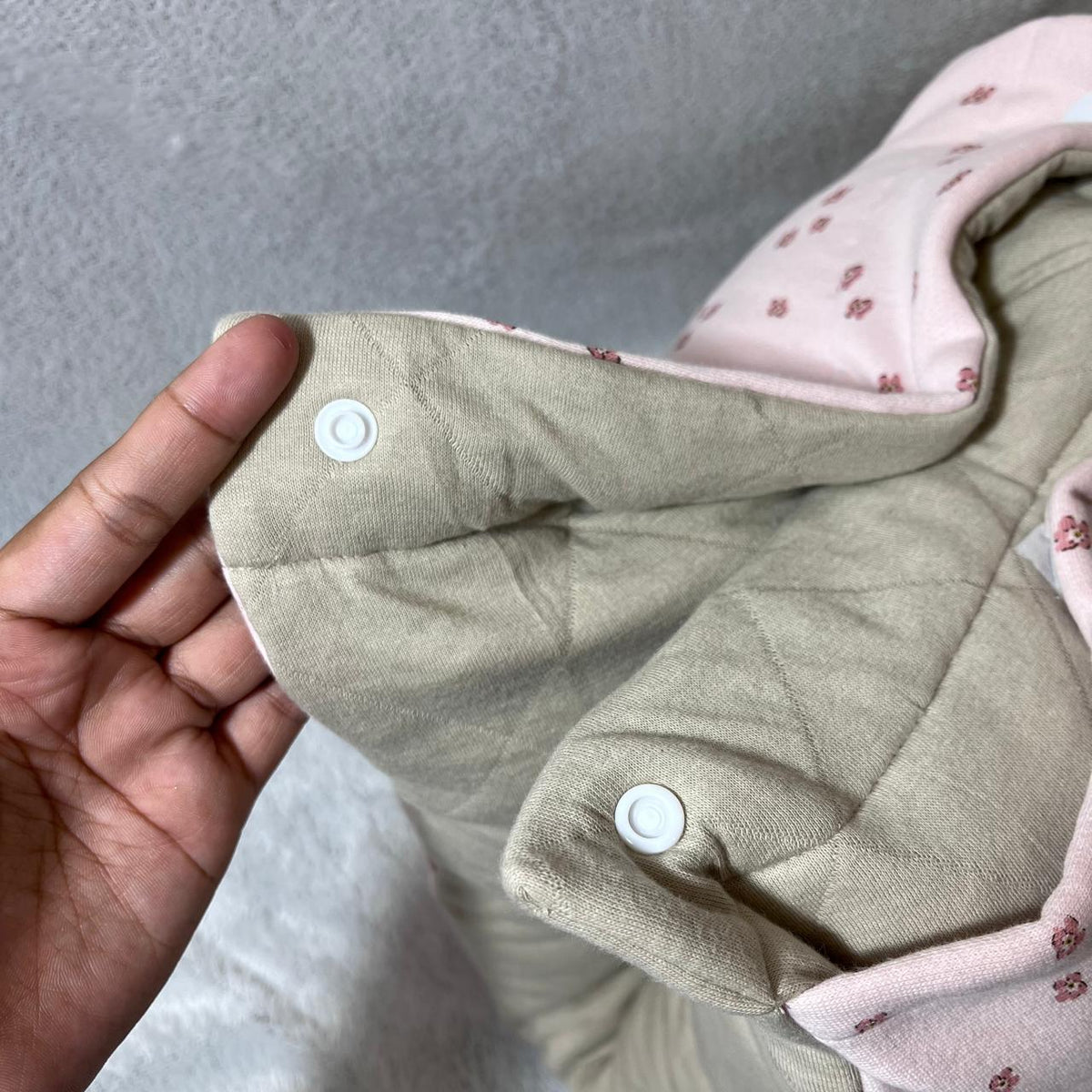 TRAVEL NURSING ARM PILLOW_BUNGA KECIL PINK (KAOS)