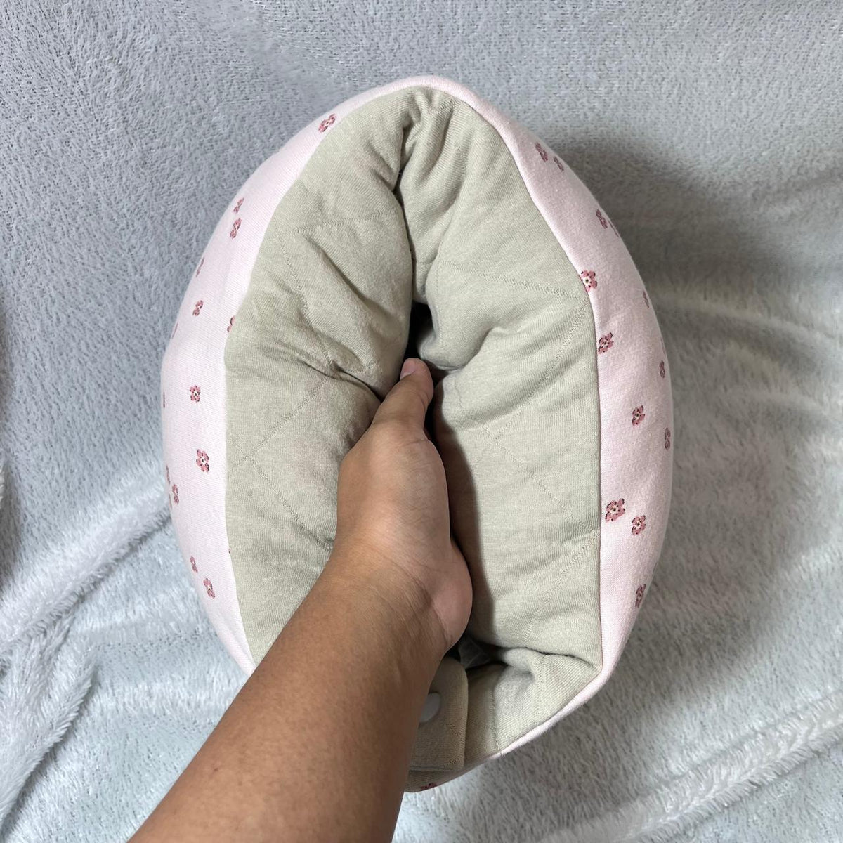 TRAVEL NURSING ARM PILLOW_BUNGA KECIL PINK (KAOS)