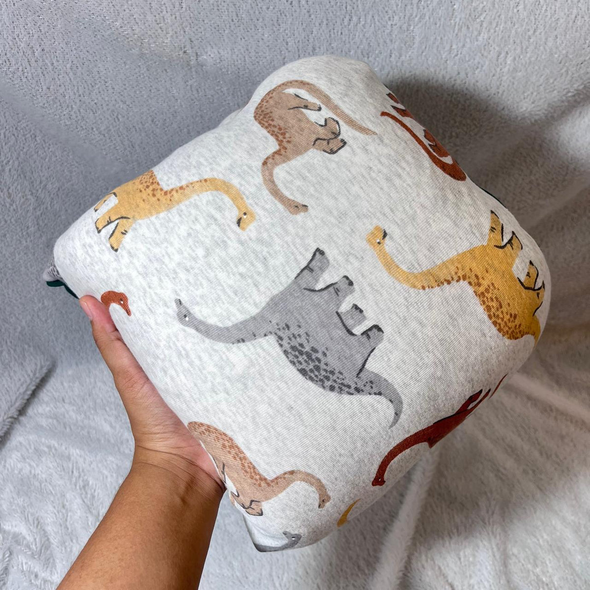 TRAVEL NURSING ARM PILLOW_BRONTOSAURUS ABU (KAOS)
