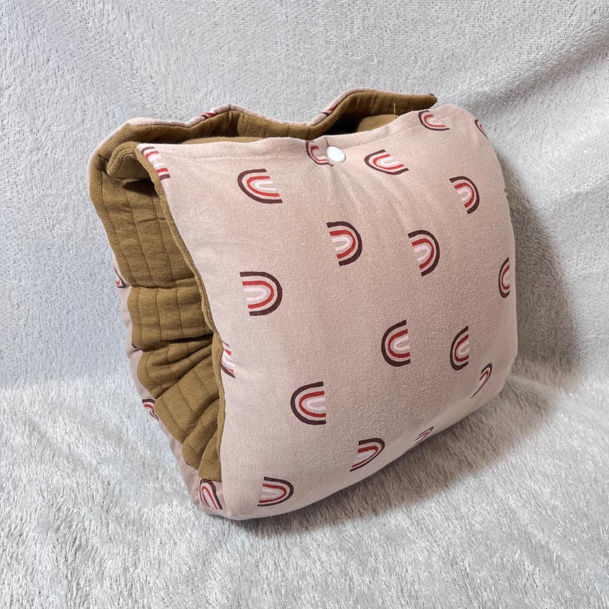 TRAVEL NURSING ARM PILLOW_PELANGI COKLAT (KAOS)