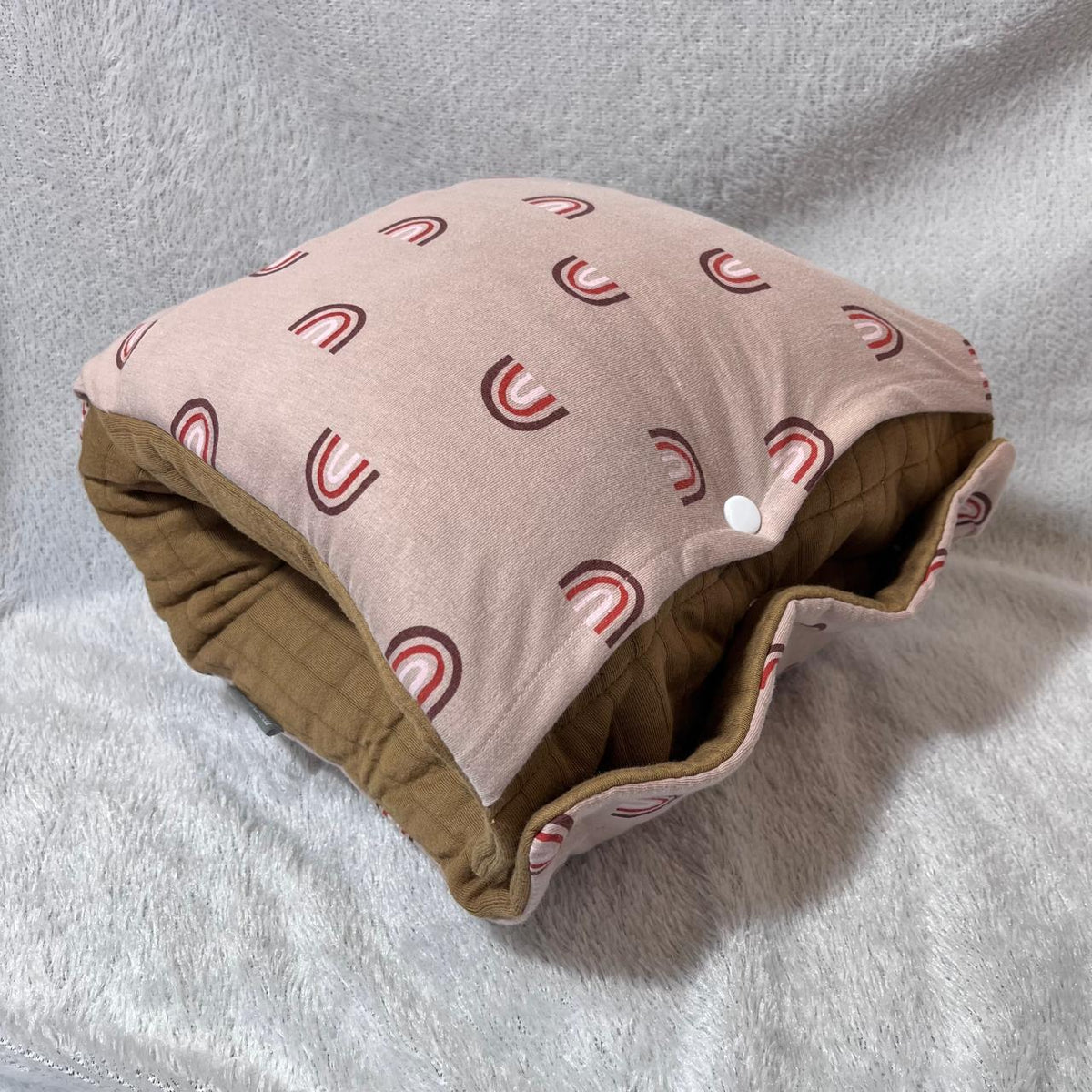 TRAVEL NURSING ARM PILLOW_PELANGI COKLAT (KAOS)