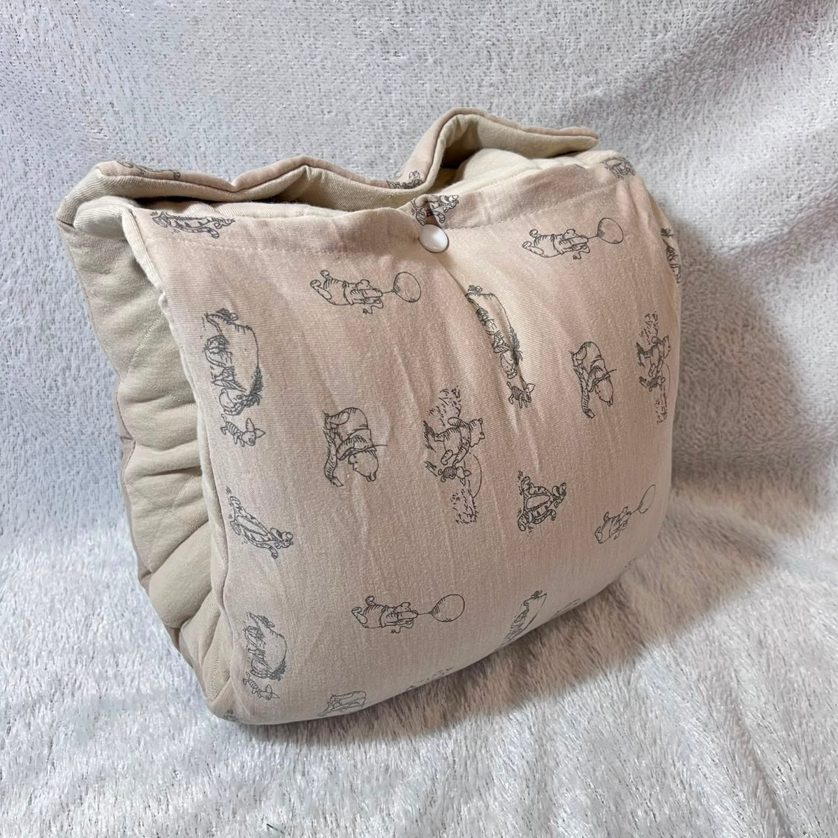 TRAVEL NURSING ARM PILLOW_POOH BEAR BROWN (KAOS)